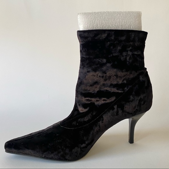 Vintage Cole Haan Black Velvet Low Heeled Sock Booties Size 8.5 - Picture 2 of 12